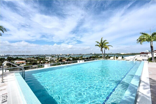 Building Photo - 9940 W Bay Harbor Dr