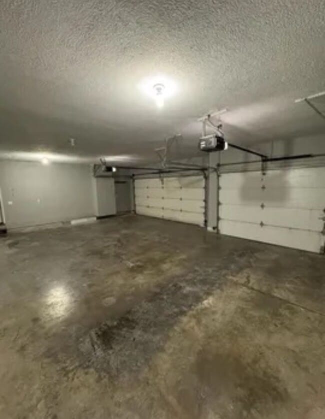 Building Photo - 5 bed/3 bath house