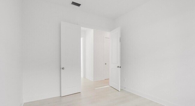 Building Photo - 13174 Artisan Cir