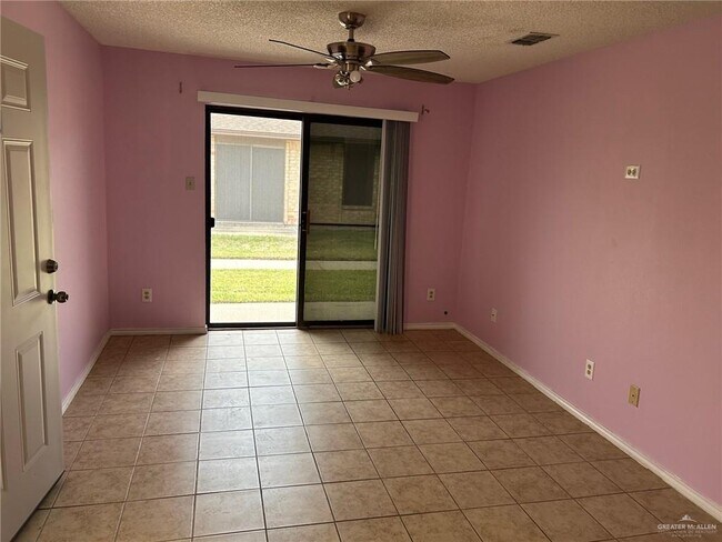 Building Photo - 1500 Evergreen Ave