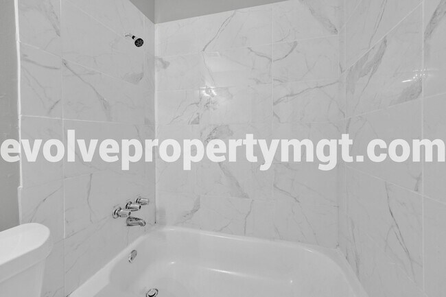 Building Photo - 3440 Pruett Ct