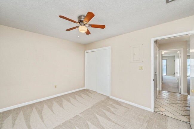Building Photo - Waterfront Condo!