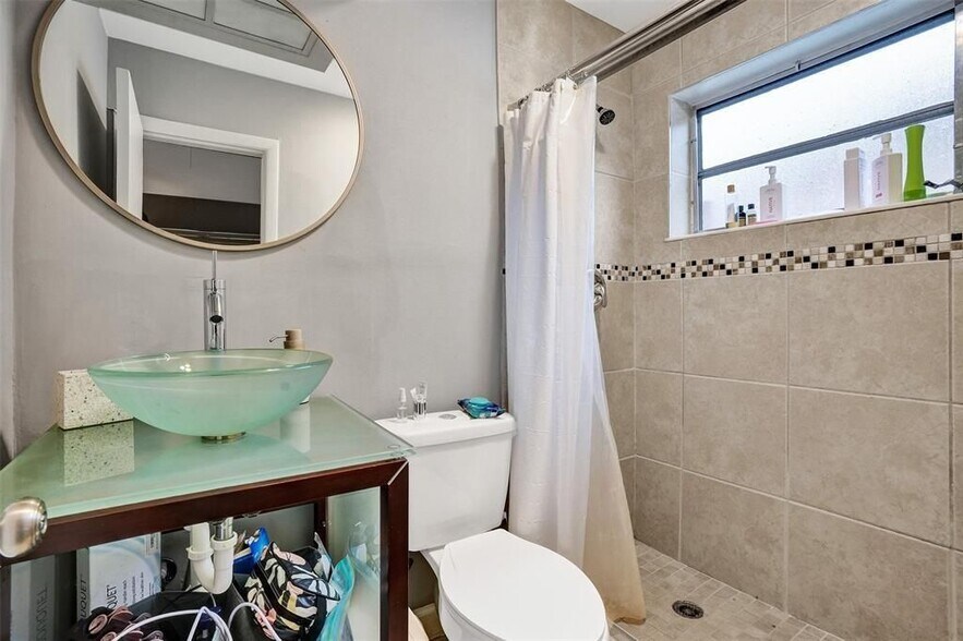 Building Photo - 6210 NE 21st Rd