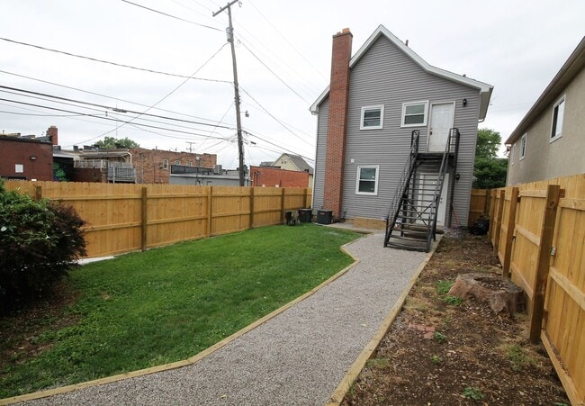 Building Photo - 27 E Duncan St