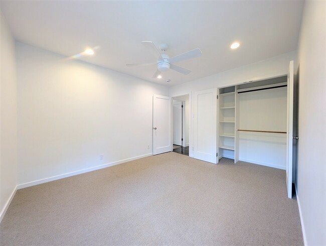 Building Photo - 10 Idalia Ct