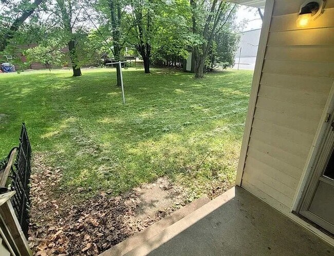 Building Photo - 1403/1405 Daley Avenue