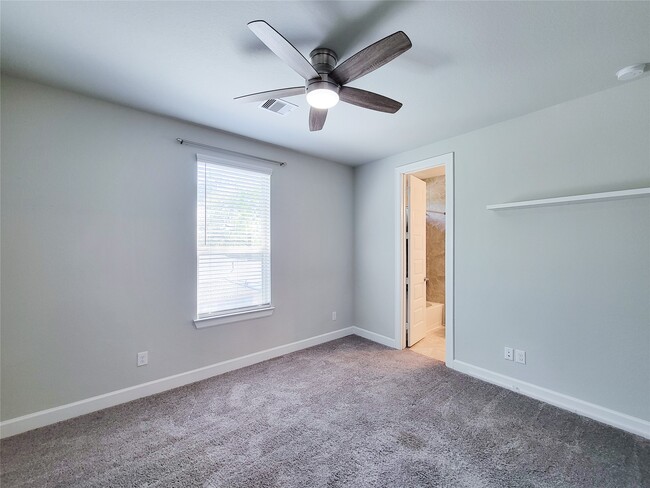 Building Photo - 935 W Lacey Garden Loop