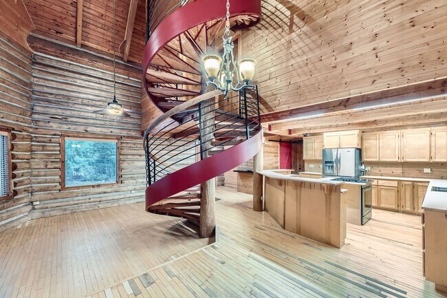 Building Photo - Stunning 3-Bedroom Log Cabin Home in Carnation!!