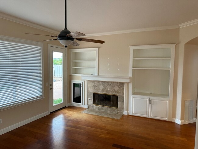 Building Photo - 12184 Oakview Way