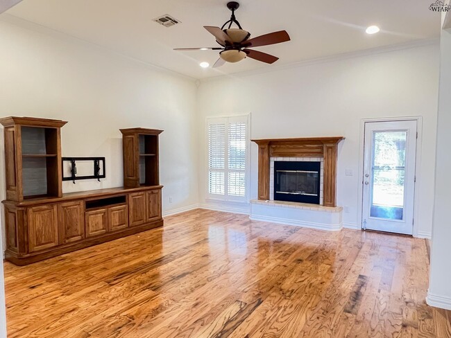 Building Photo - 1703 Rockridge Dr