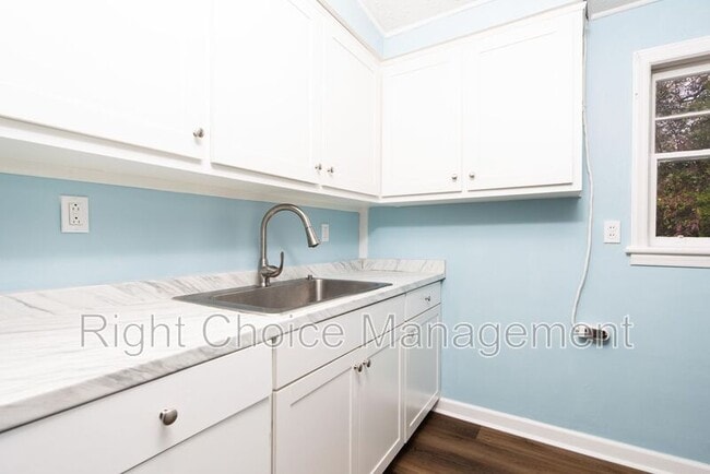 Building Photo - 5847 Forrest Rd