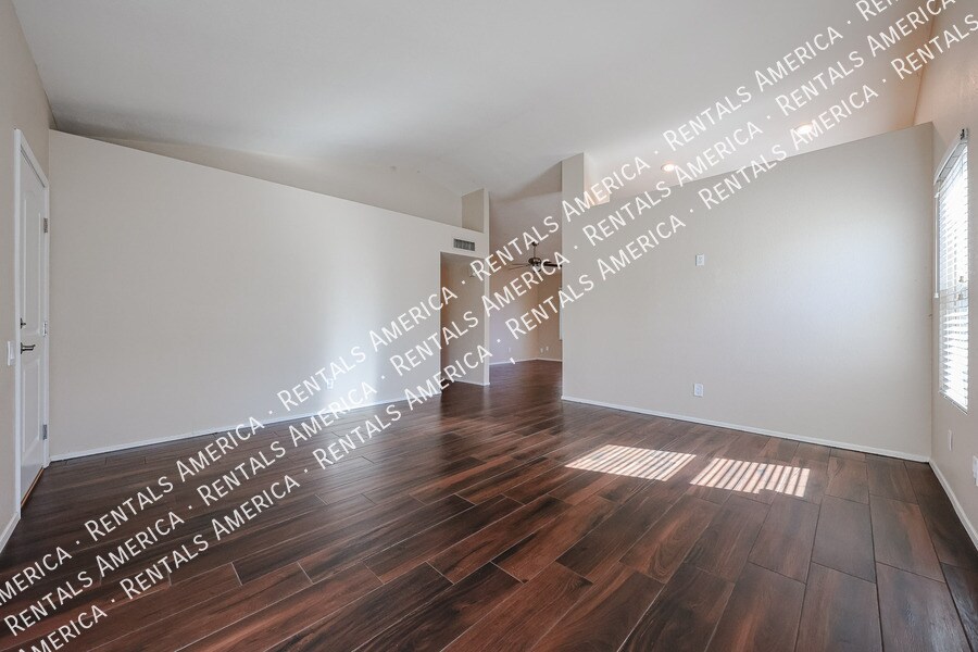 Building Photo - 4583 W Elgin St