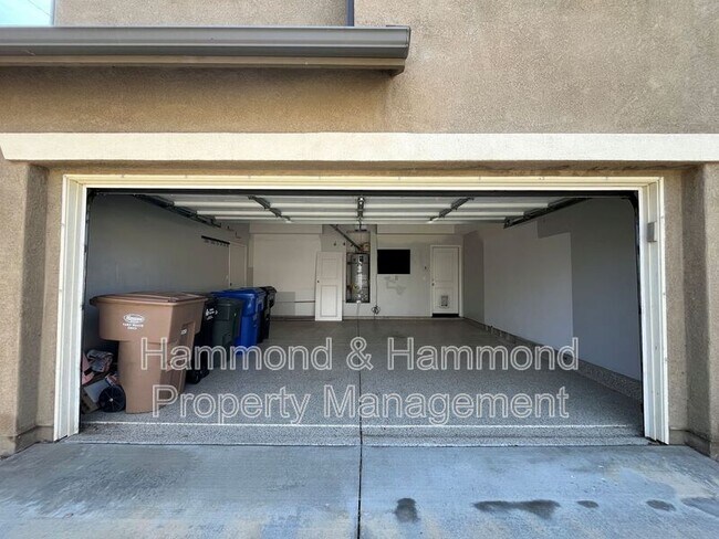 Building Photo - 3806 Cayman Ct