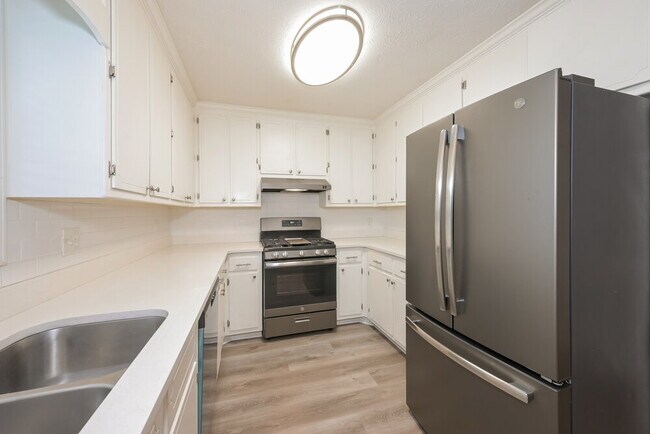 Building Photo - 1260 Rocky Rd