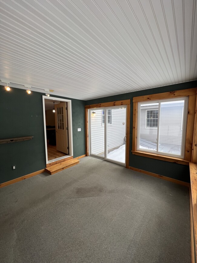 Building Photo - 2-12 Yvonne St