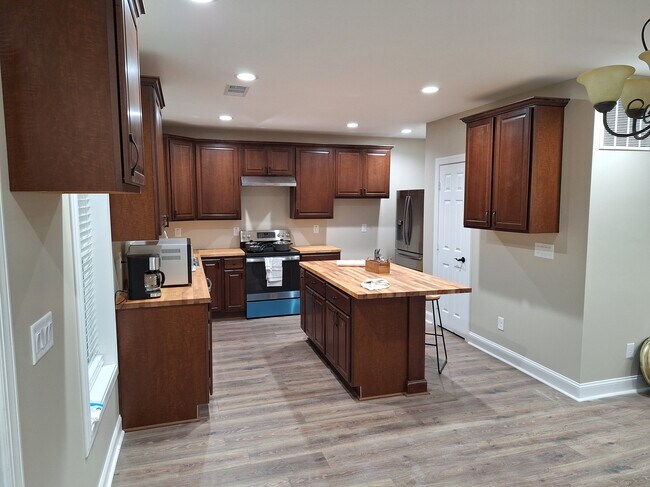 Building Photo - 5426 Boreal Way SW