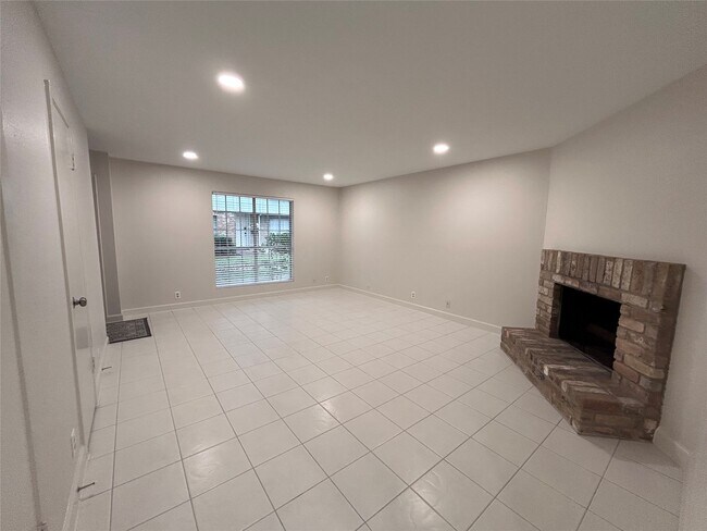 Building Photo - 8101 Amelia Rd