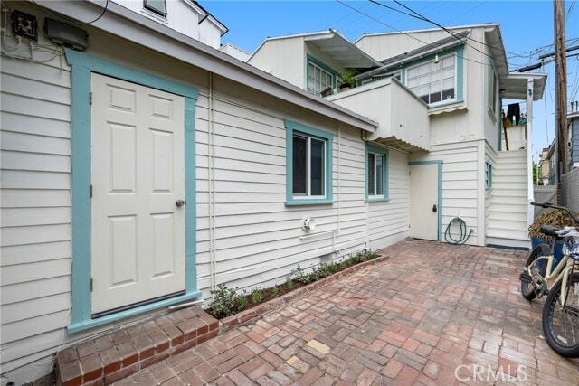 Building Photo - 122 Apolena Ave