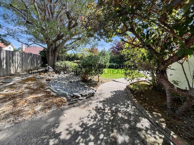 Building Photo - Spacious, Single Story Northgate Home For Rent