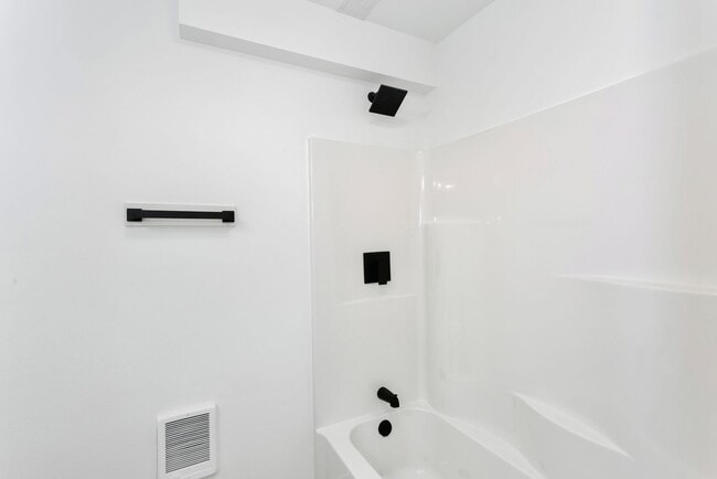 Building Photo - 430 Birch St
