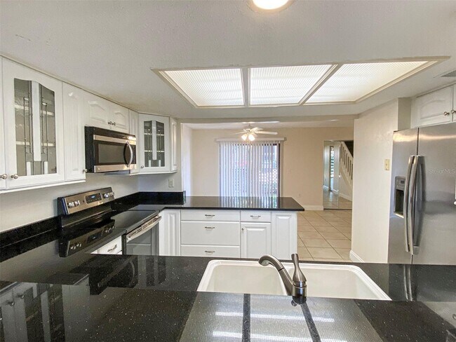 Building Photo - 955 Sunridge Dr