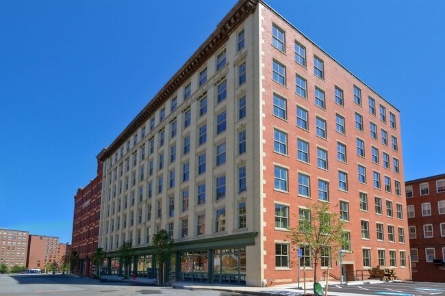 Building Photo - The Hayes at Railroad Square