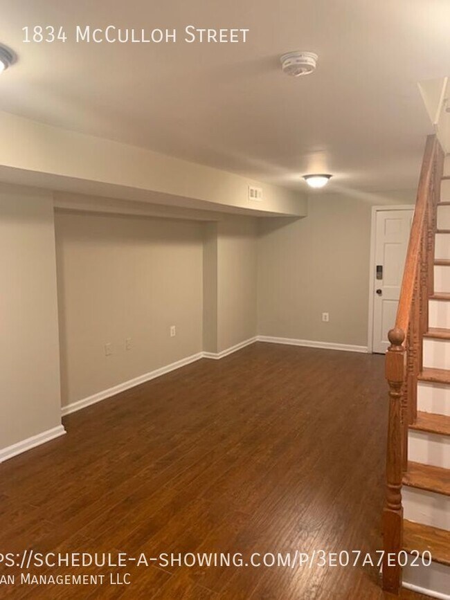 Building Photo - Enormous Rowhome in Madison Park - Close t...