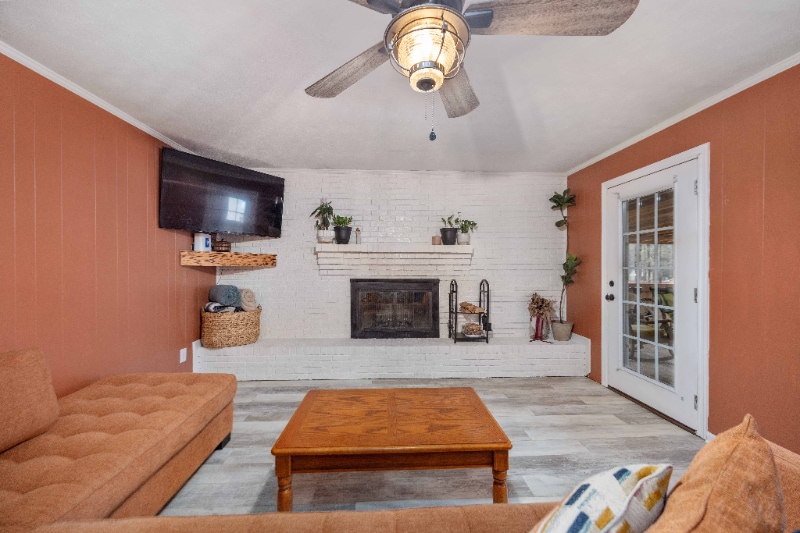 Building Photo - 99 Southview Dr