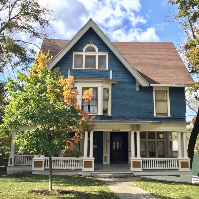 Primary Photo - Lake Street Apartments