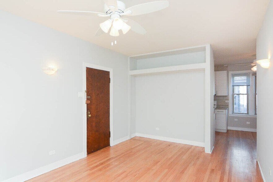 Building Photo - 4232 N Paulina St