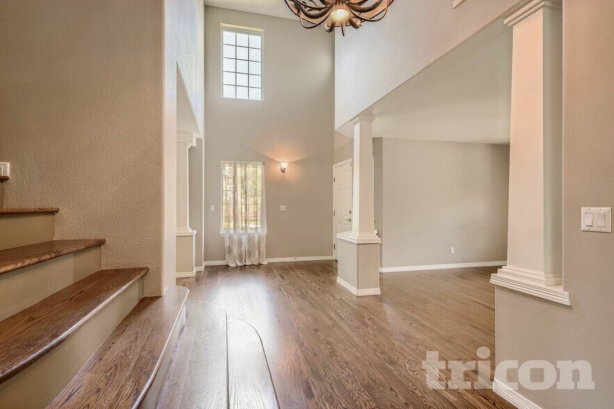 Building Photo - 15812 Crestrock Cir