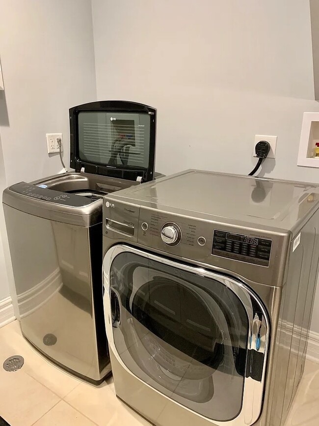 Building Photo - 131 Montgomery Ln