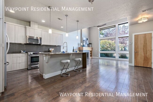 Building Photo - 1415 E Lone Creek Dr
