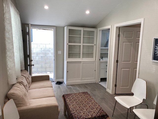 Building Photo - 21520 Saticoy St