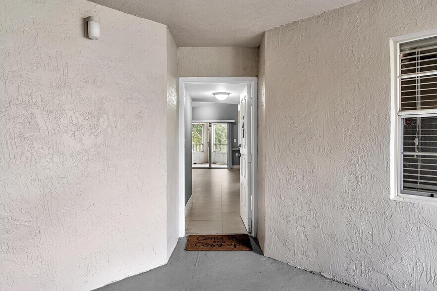 Building Photo - 1255 SW 46th Ave