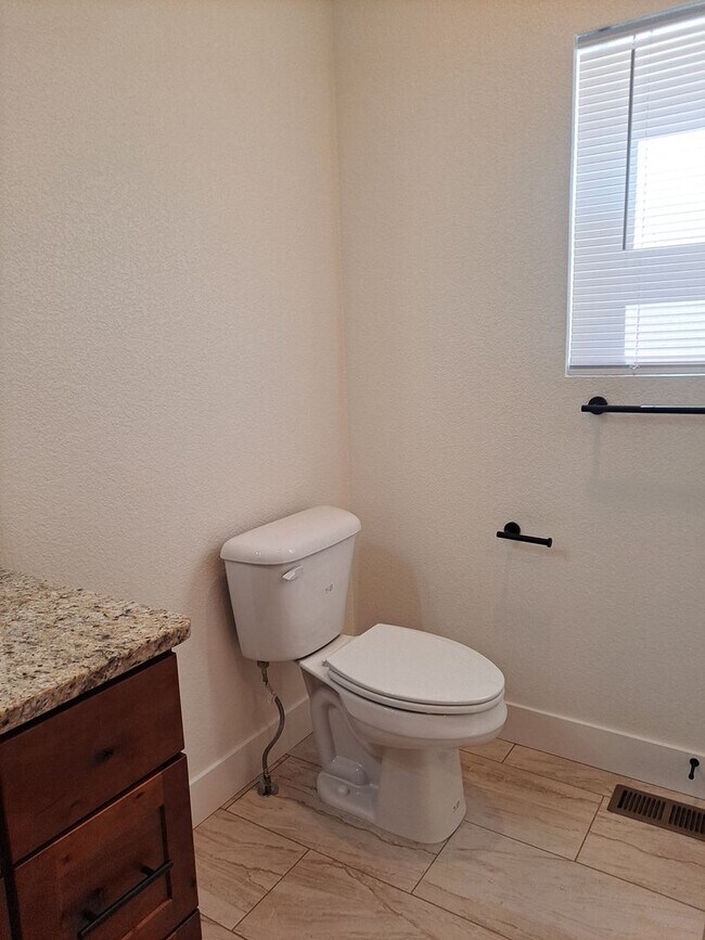 Building Photo - ALL PROSPECTIVE TENANTS MUST SUBMIT A $58 NON-REFUNDABLE APPLICATION FEE PER APPLICANT ONLINE AND...