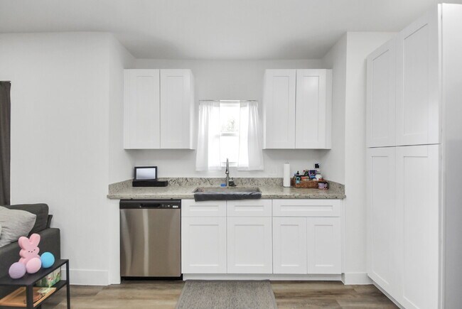 Building Photo - Historic Houston Charm with Modern Comfort Built In