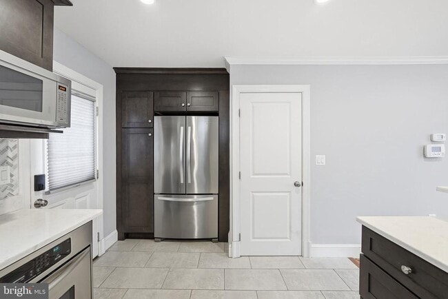 Building Photo - 2111 32nd Pl SE