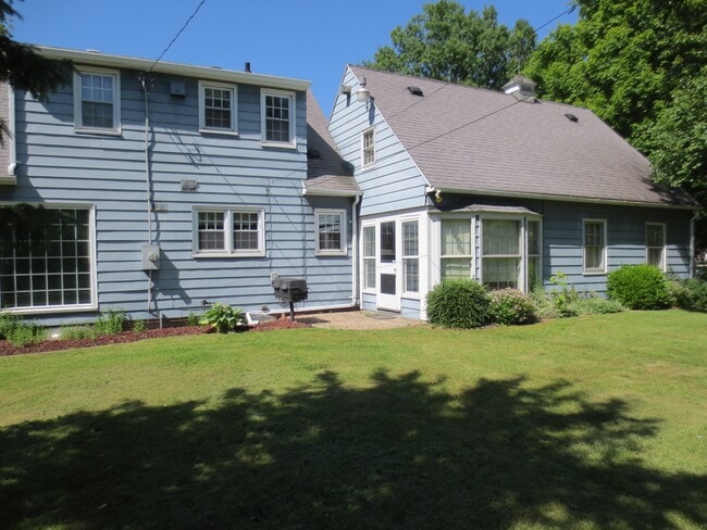 Building Photo - 522 E Atherton Rd