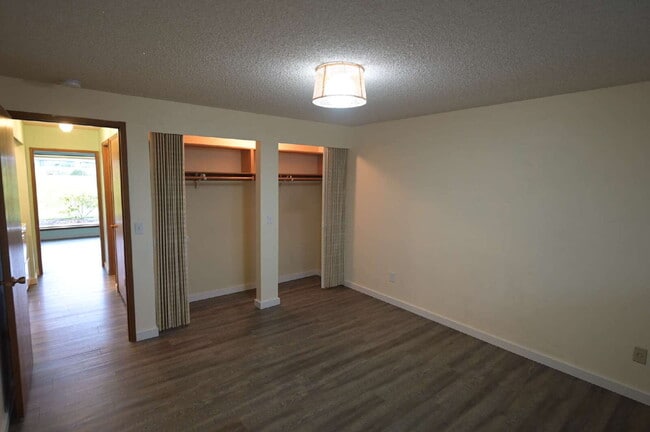Building Photo - 1 bed 1 bath condo in 55+ community: ALL Utilities included!