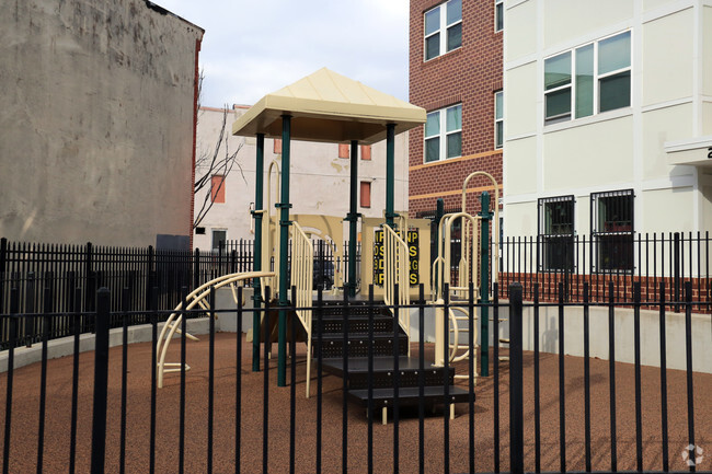 Building Photo - Penn Square