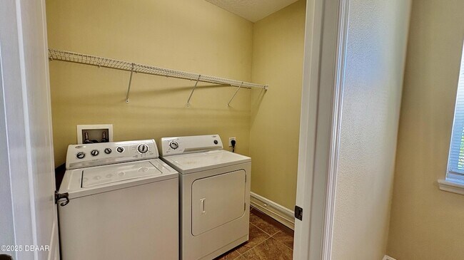 Building Photo - 115 Riverview Bend S