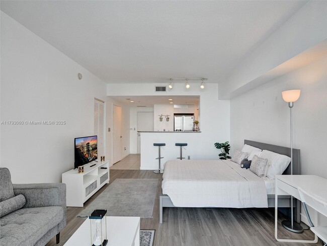 Building Photo - 325 S Biscayne Blvd