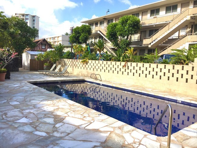 Building Photo - **VIEW FULL AD FOR DETAILS** $995 1ST MONTH RENT SPECIAL | REMODELED! CENTRALIZED LOCATION! GREAT...