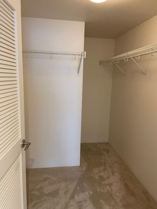 Building Photo - Ka Malanai at Kailua Phase II - 2 bedroom,  2 bath with 2 covered parking - $4,000.