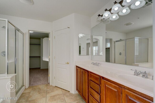 Building Photo - Gorgeous 4 Bed 3 Bath 3 Car home in Peoria with community Pool