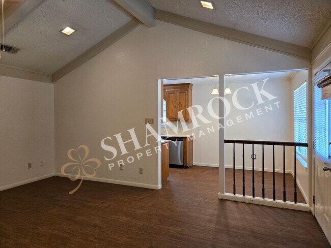 Building Photo - 3 Bedroom in Midway ISD!