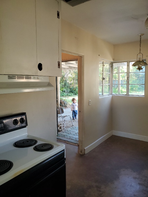 Building Photo - 2328 W Orange Dr