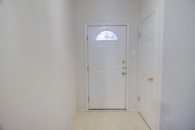 Building Photo - Arrowhead Estates Home