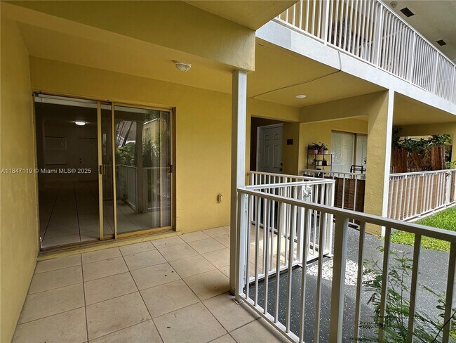 Building Photo - 2536 Van Buren St